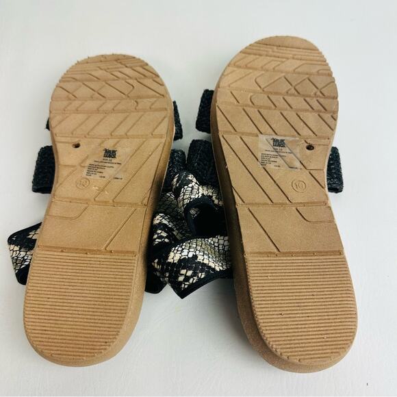 Mukluks Womens Ankle Strap Sandals Snake Skin Flats Black Shoes Size 10 - Picture 2 of 9